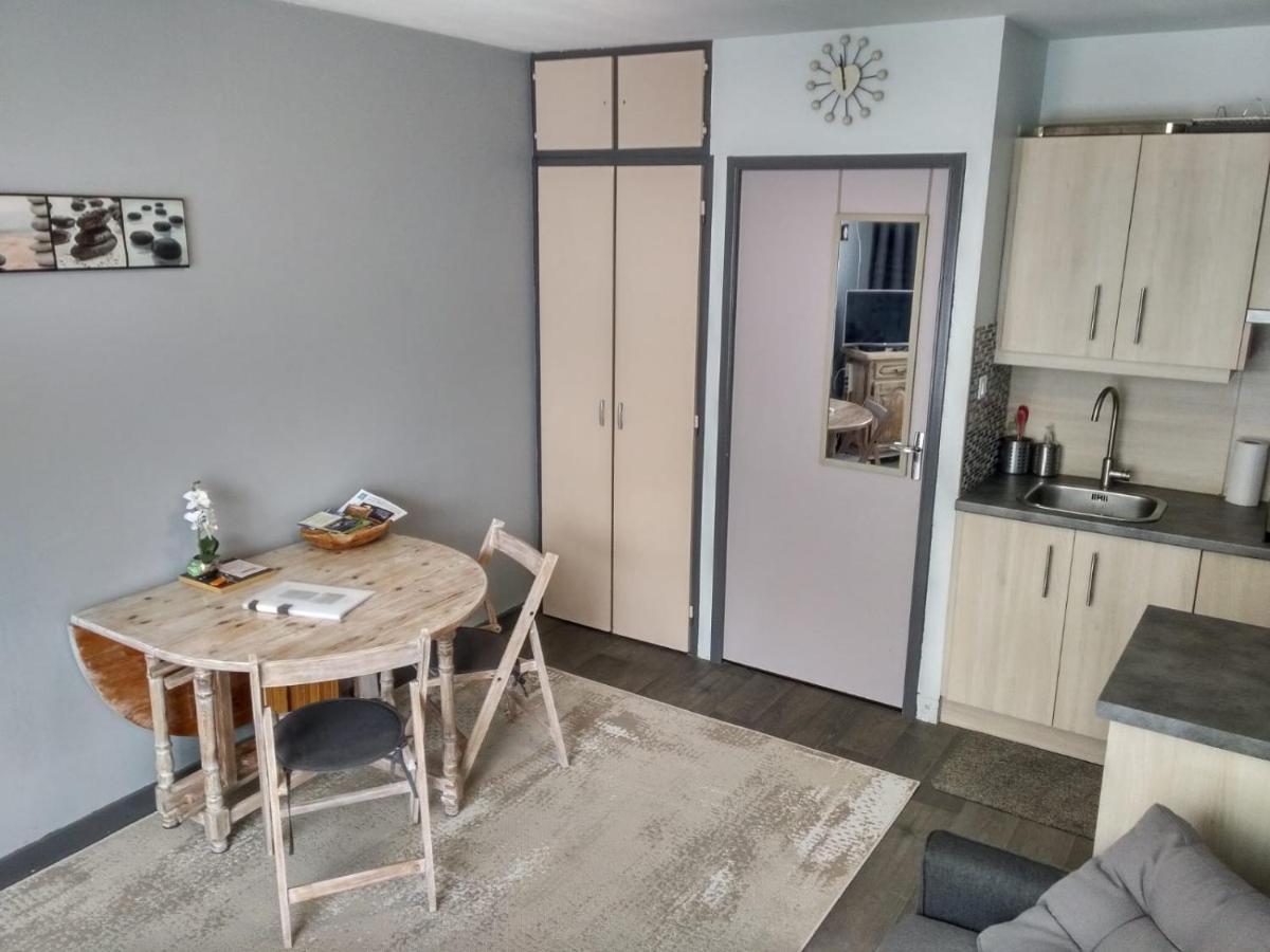 Studio Au Coeur Des Volcans D Auvergne - Murol Bagian luar foto